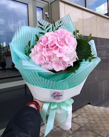 Экспресс-служба доставки букетов роз по городу Минску, Беларусь (Белоруссия)