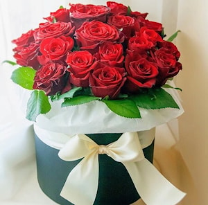 Цветы в коробке "Красные розы Москвы"