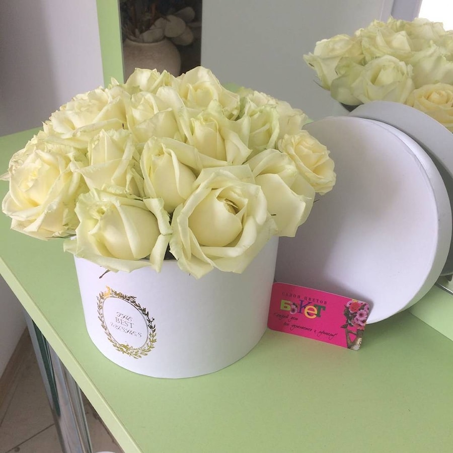 Цветы в коробке "Белый Сад"