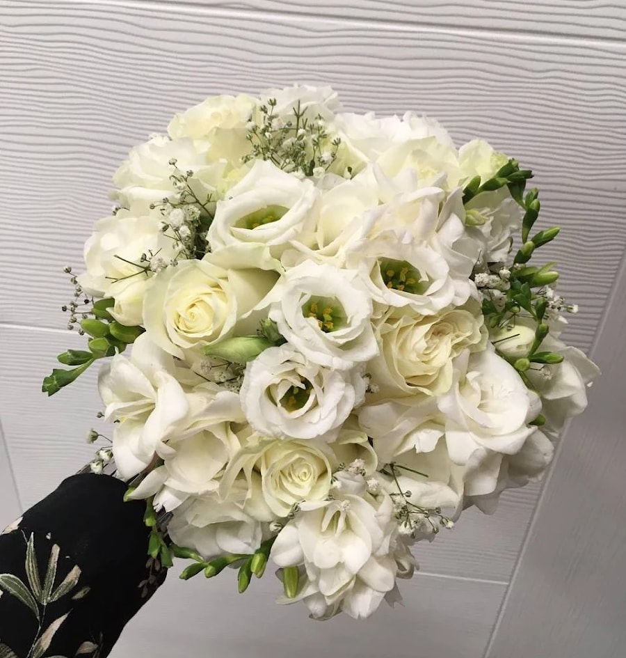 Белый свадебный букет из фрезий "Московская Фрезия 2"