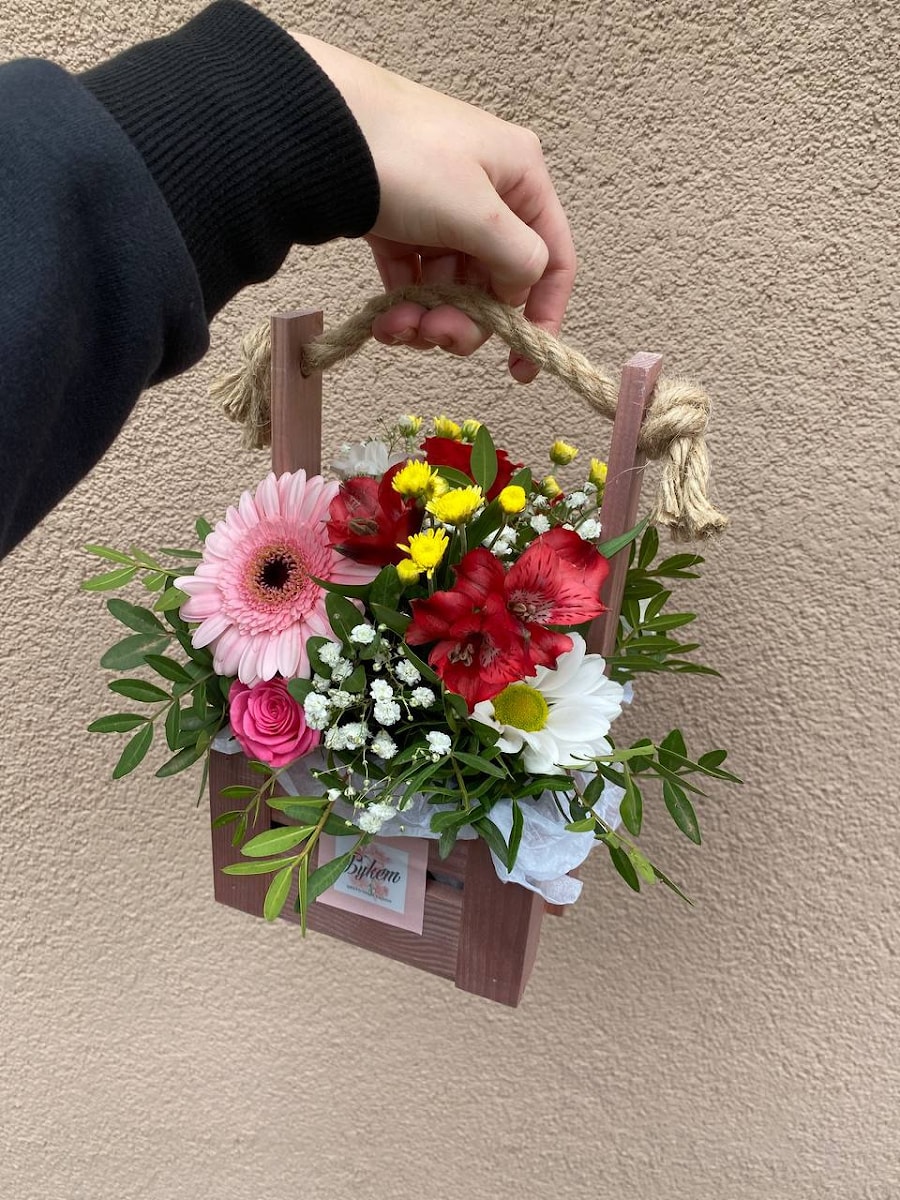 Цветы в деревянной коробке-ящике "Прелесть Москвы"