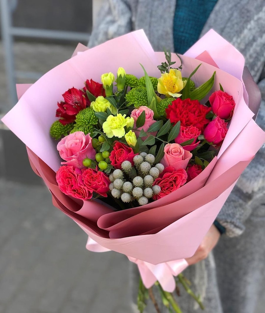 Букет цветов №34 "Классный Московский Букет" из пионовидных роз и экзотики