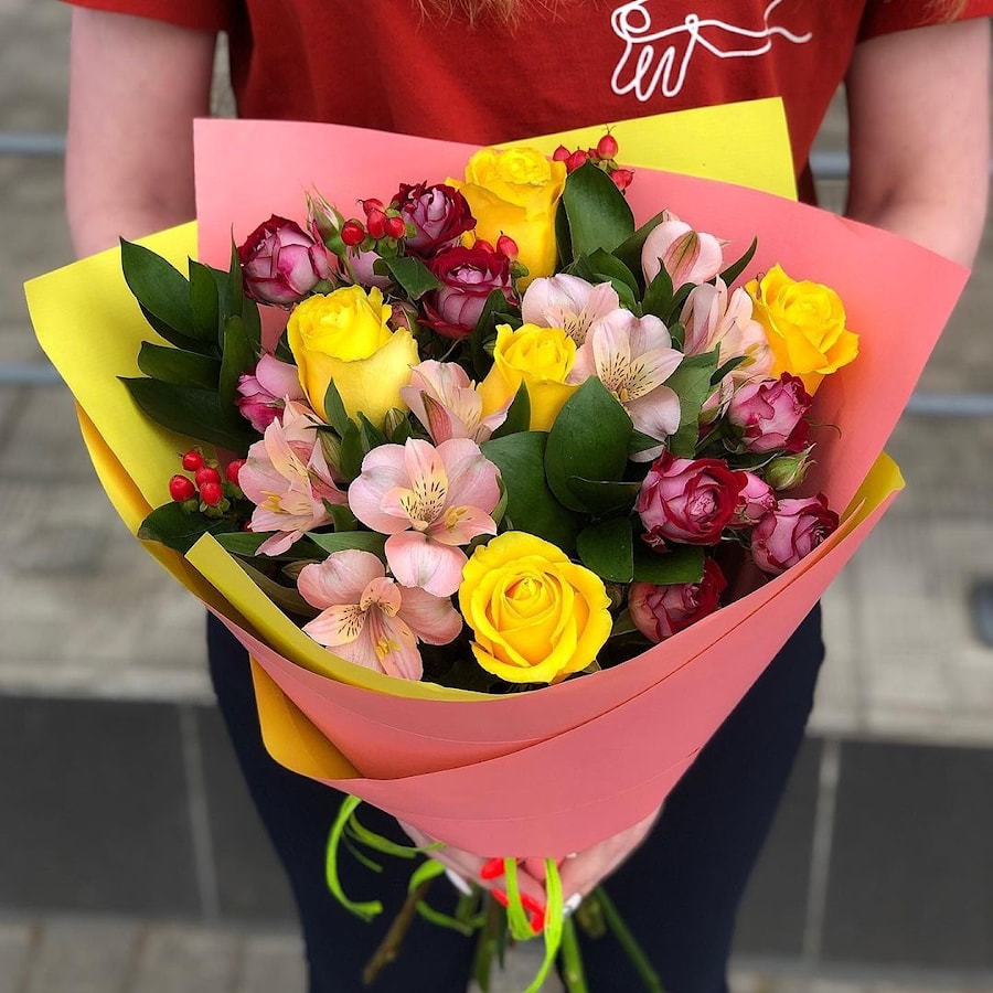Букет №6 "Жёлтая Роза Москвы" с альстромерией